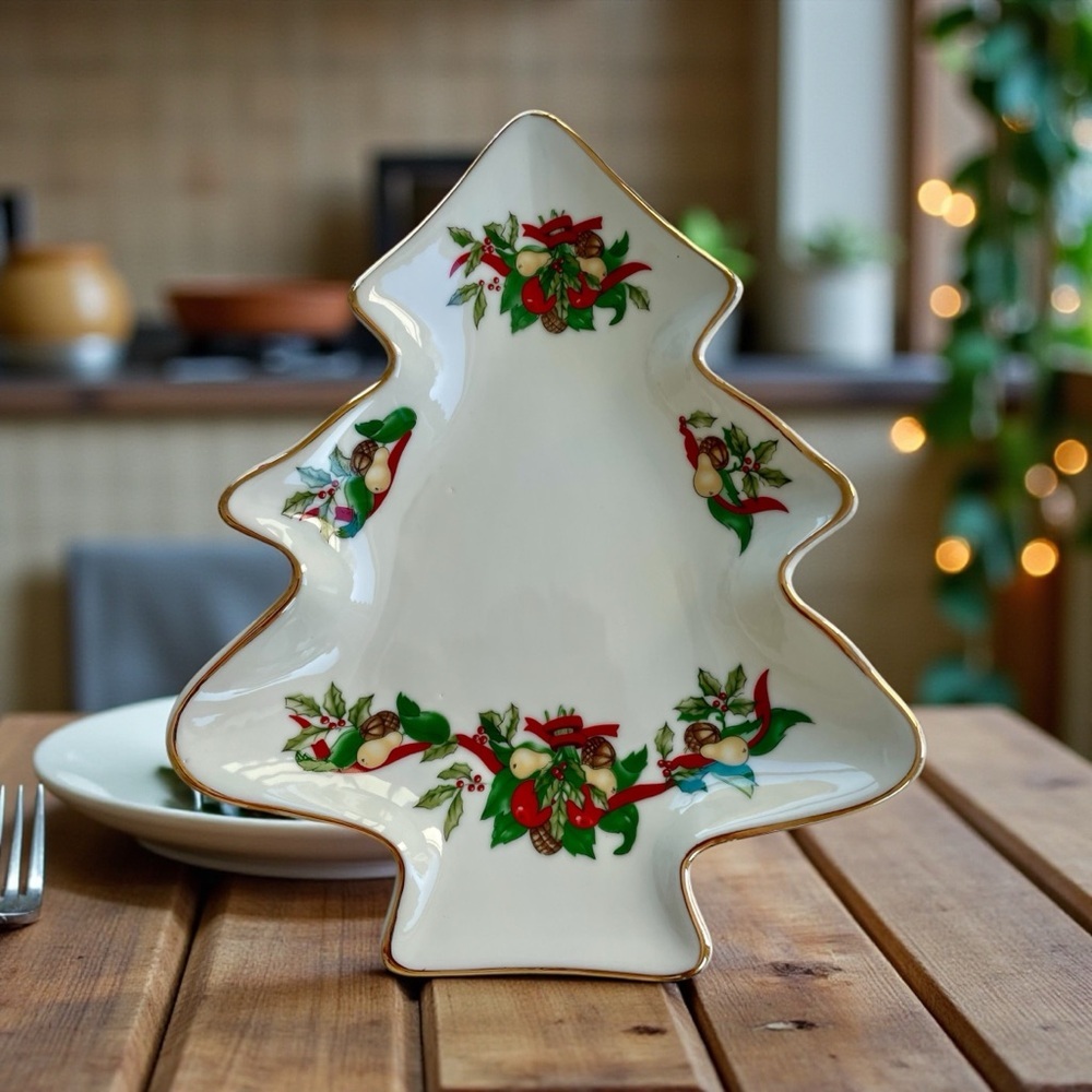 Vintage AMC N.Y., N.Y Christmas Bounty candy dish, festive fruit design, 1990’s